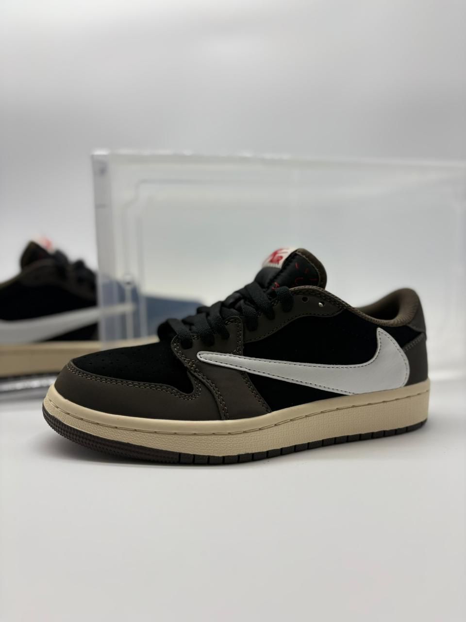 Jordan 1 Low Travis Scott