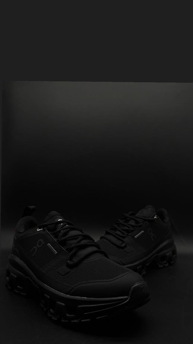 On Cloud Negro Total