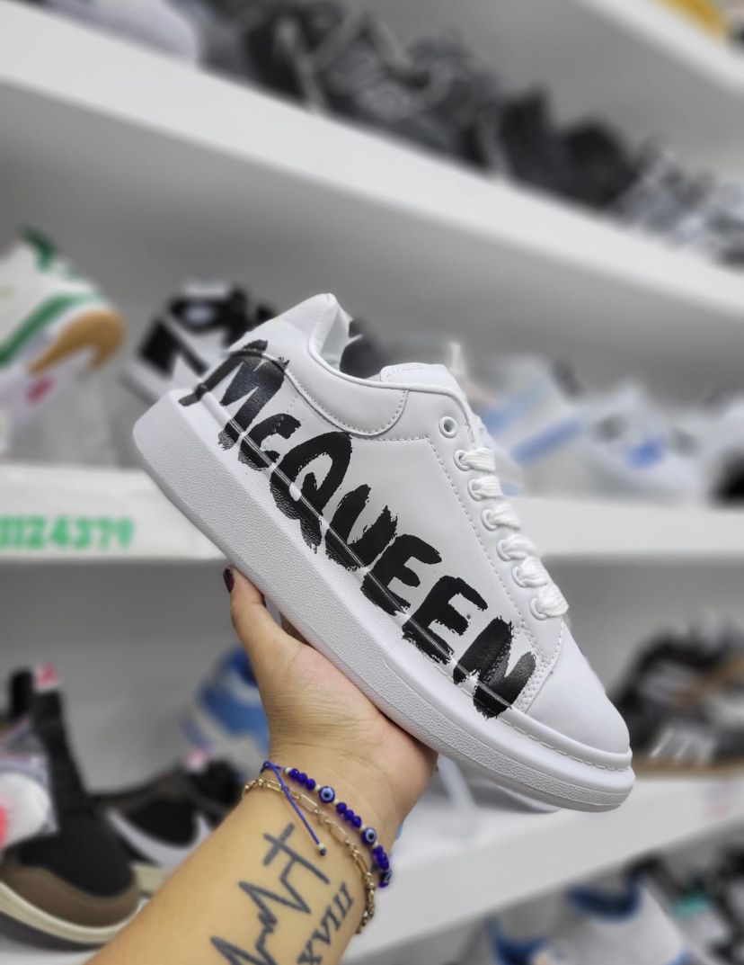 Alexander Mcqueen Blanco con efecto graffiti