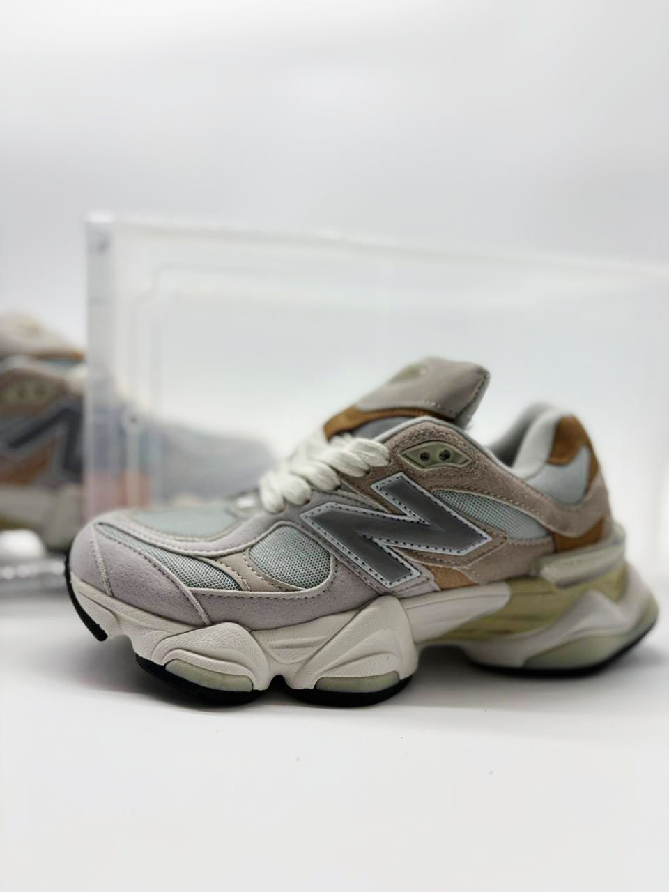 New Balance 9060 Gris Claro/Beige