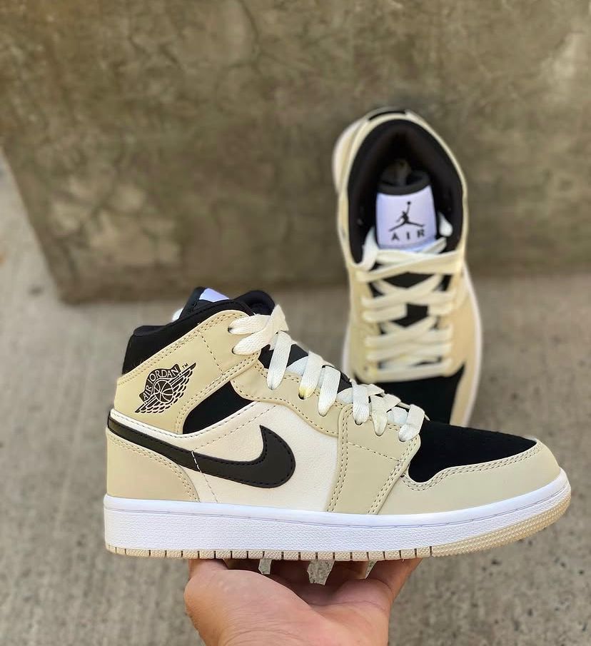 Nike Air Jordan 1 Mid Barely Orange