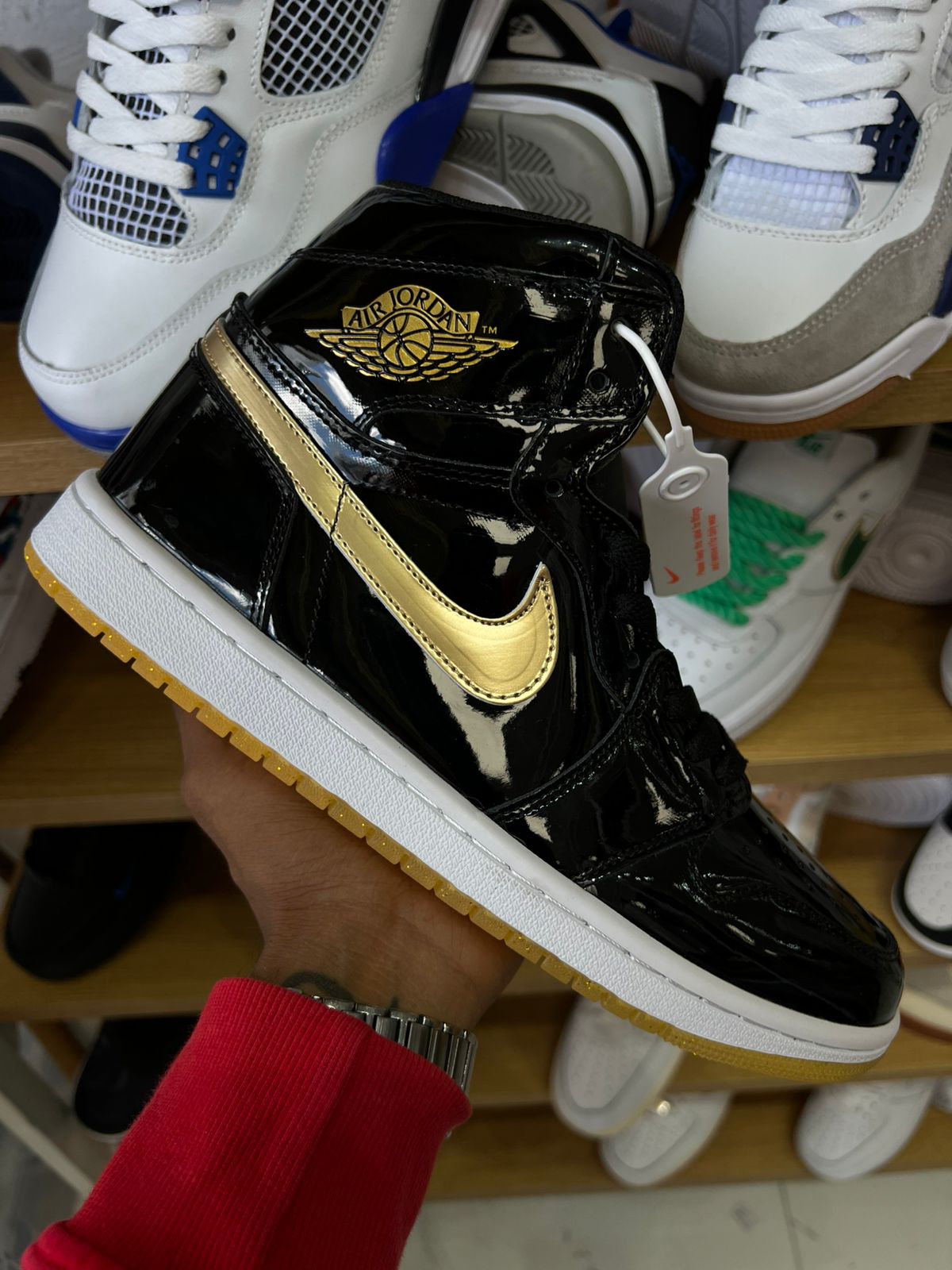 Air Jordan 1 Mid Negro Charol con Dorado